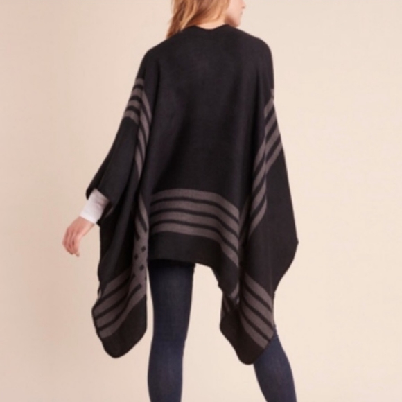BB Dakota | reversible black & gray poncho - Picture 3 of 10